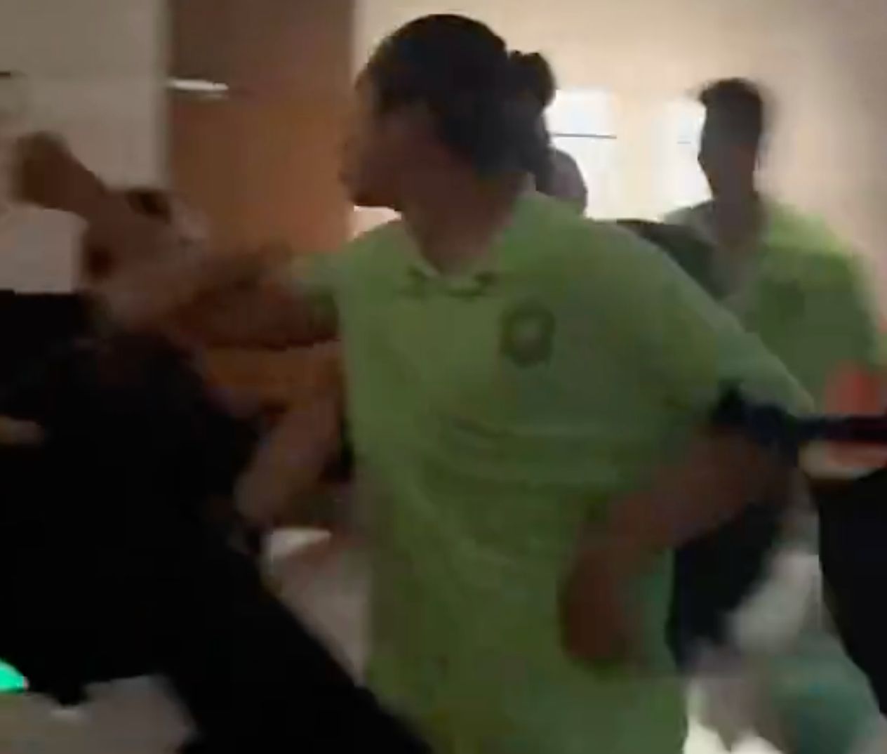 人来扛, 泰山队今日, 合交锋时