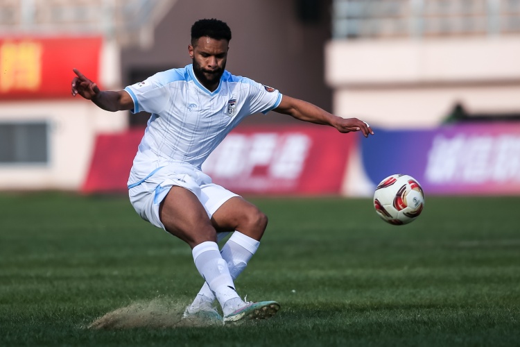 首位外援举 首位外援举